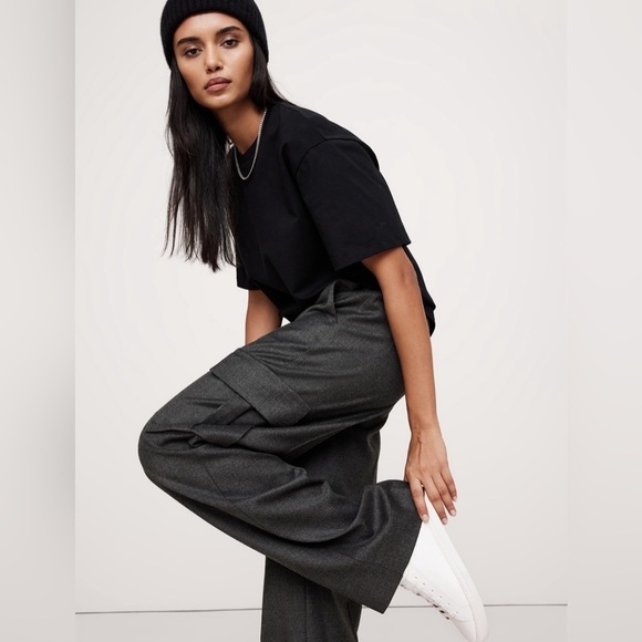 NWOT! Banana Republic Charcoal Gray Pull-On Wool Flannel Cargo Pant - Large 💛 - Picture 3 of 6